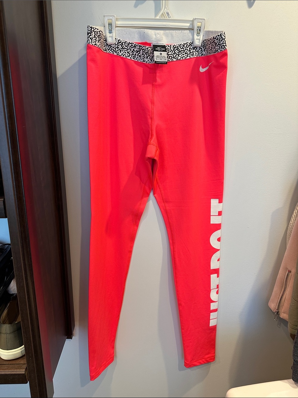 Nike Bright Pink 'JUST DO IT' Girls' Leggings with Patterned Waistband